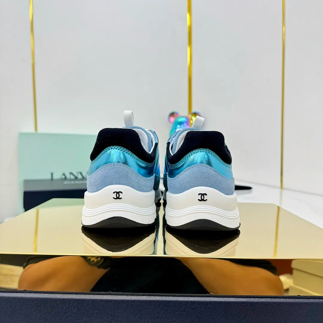 👟👟Ex-factory price 600👟👟High quality! ! ! CHANEL Chanel 25A latest thick-soled casual sports shoes. The counter is synchronized. The counter is very popular. It is a shoe that is very difficult to buy. The most popular thick-soled casual shoes on the Internet. As you can imagine, the most popular thick-soled casual shoes can not be missed. It has both good looks and comfort. Simple and versatile. The thick sole increases the height and is super versatile. Whoever wears it will look better. Upper: cowhide stitching. Lining: breathable mesh. Outsole: TPU original outsole. Size: 35-41 👉